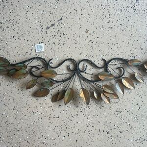 Elegant Leaf Wall Decor in Black and Gold